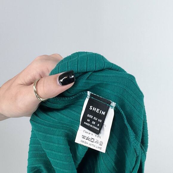 Women's Ribbed Strappy Green V-neckline Bodysuit Size Medium - Picture 3 of 4